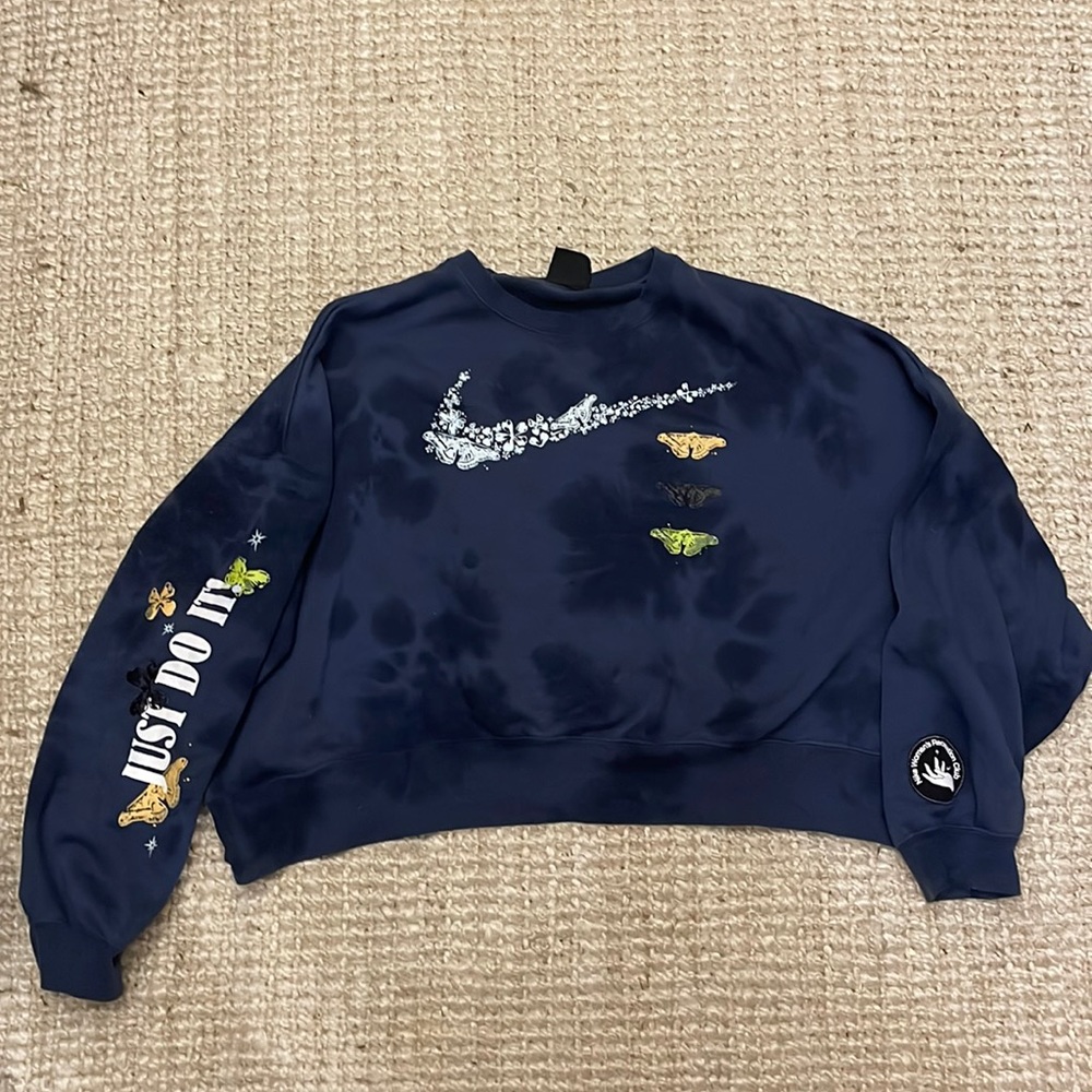 Women’s Nike Butterfly Limited Edition Recreation Club cropped sweatshirt size L